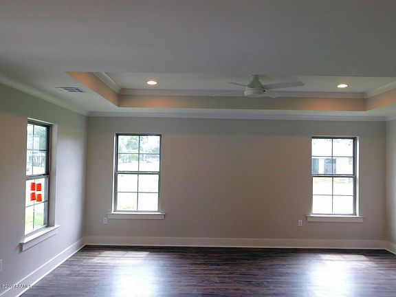 5th image of 479 Tauzin St
