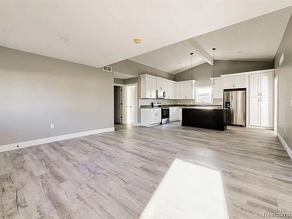 3rd image of 311 Longspur Ln
