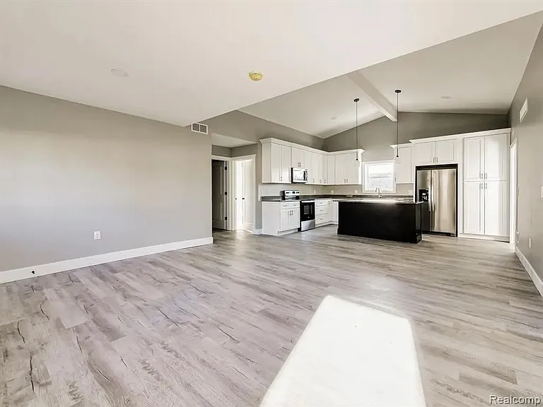 311 Longspur Ln — Photo 2
