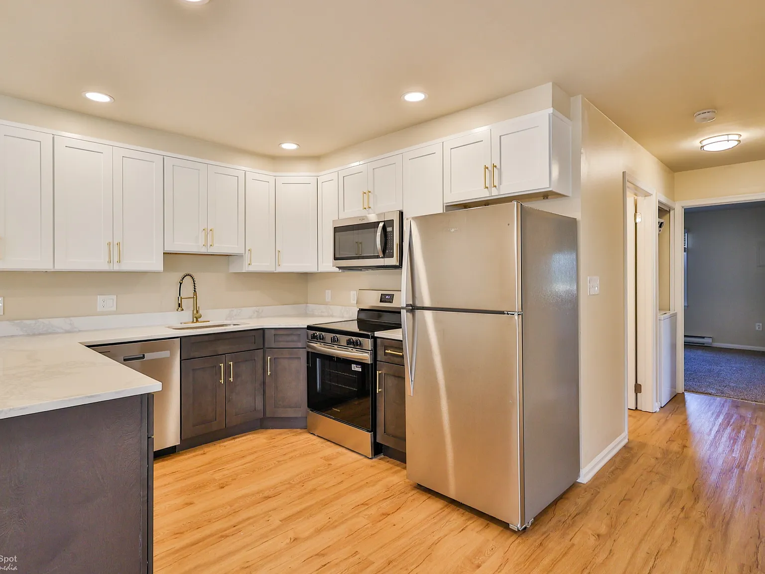 2 bed, 975 sqft, $1,948 — Photo 1