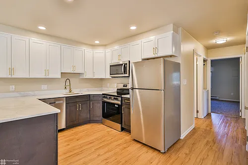613 Oakwood St #613D Photo 1