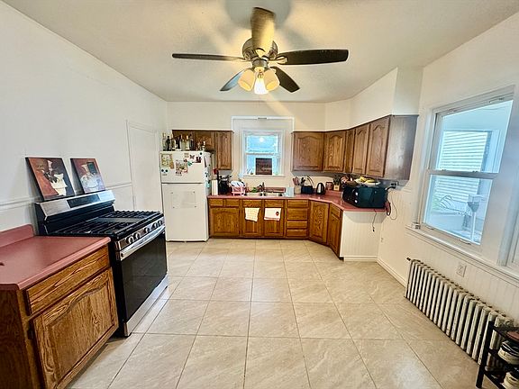 2nd image of 225 White St