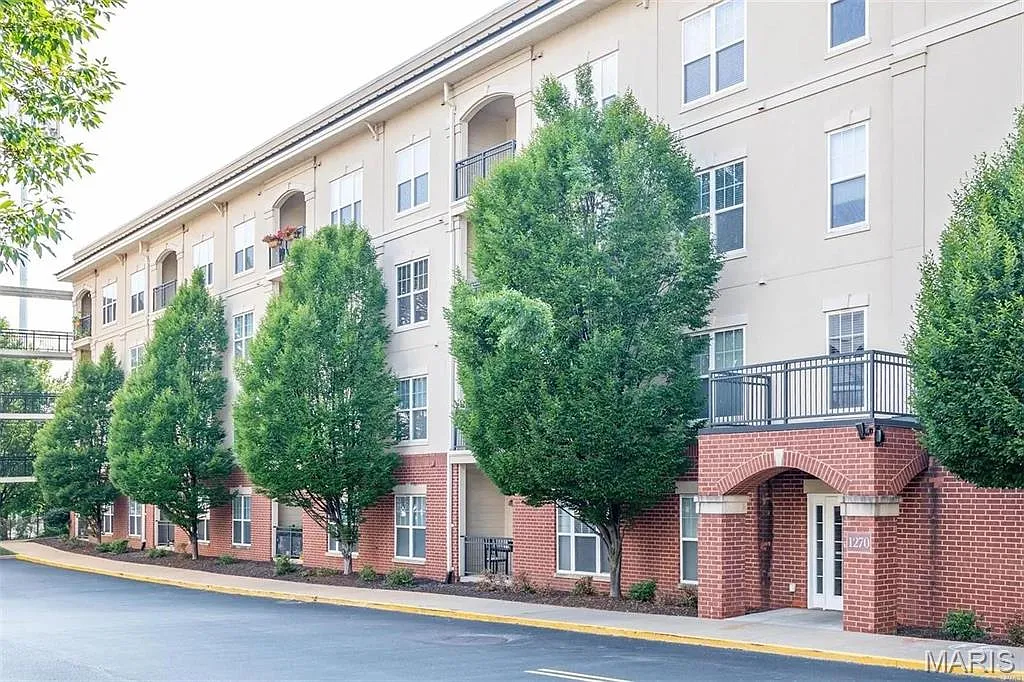 1 bed, 1.0 bath, 902 sqft, $1,750 — Photo 3