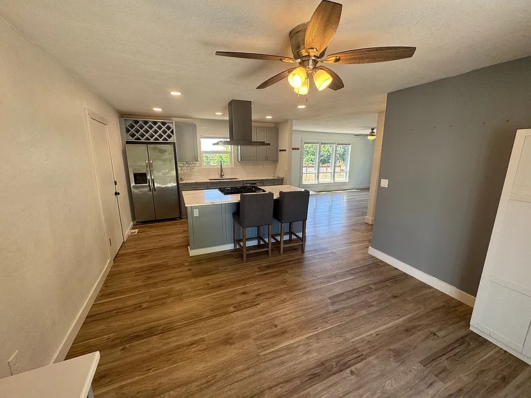 6620 NE Pettibone Dr — Photo 2
