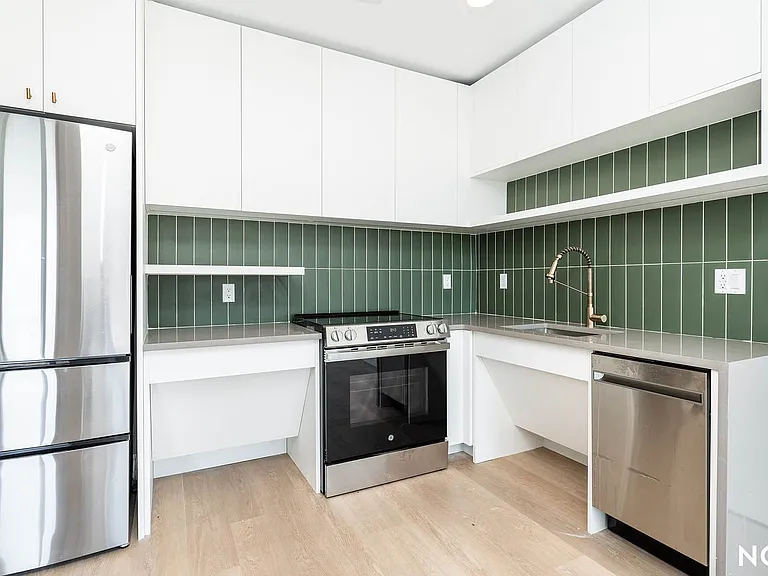 527 Grand Ave #402 — Photo 22