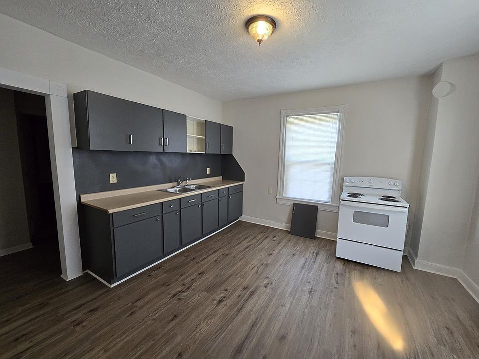 1st image of 74 Ashlawn Dr