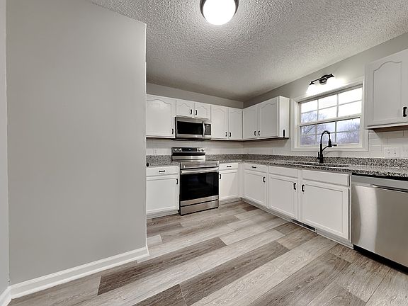 4th image of 998 Bobcat Dr