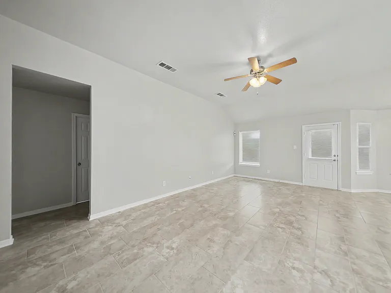 2701 Tarrant County Dr — Photo 10