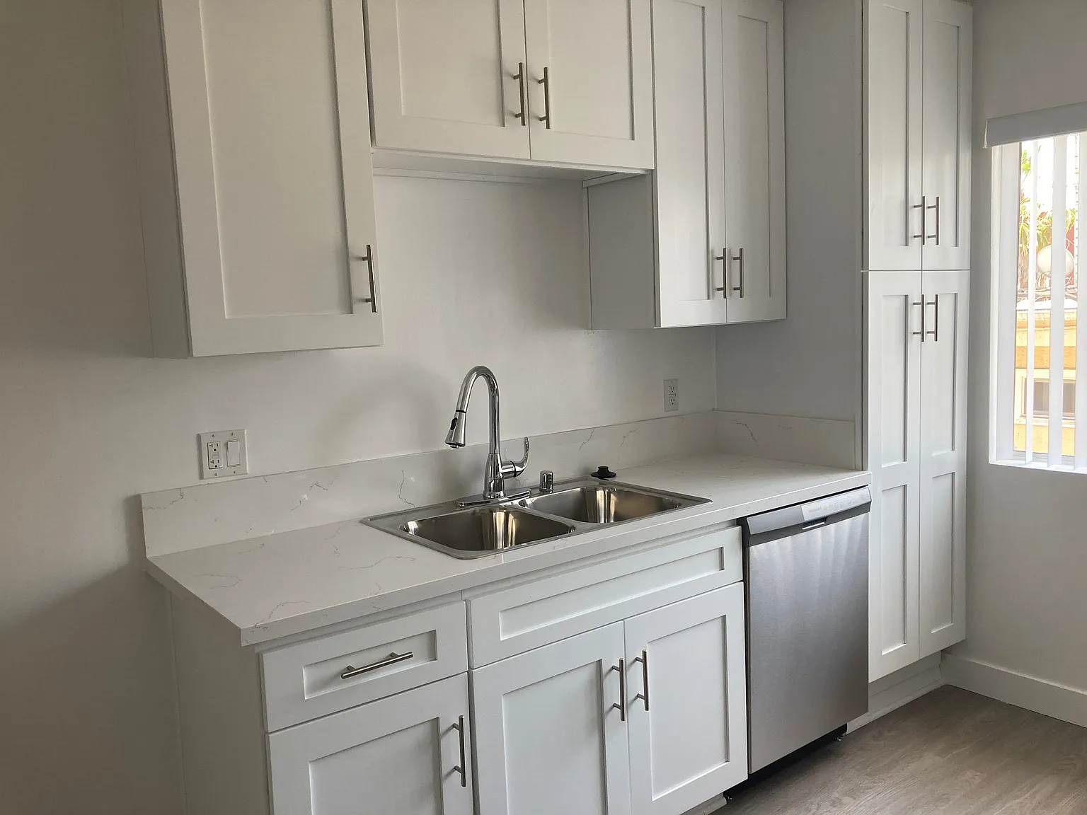 148 N. St Andrew Pl. — Photo 3