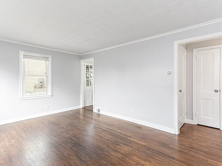 296 Birdseye St — Photo 5