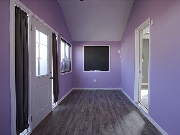 5th image of 2743 Des Moines St