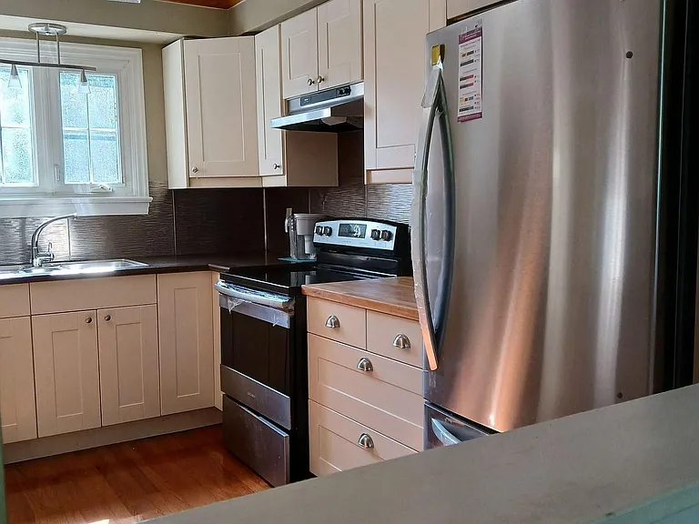 24 Sutter Ave — Photo 11