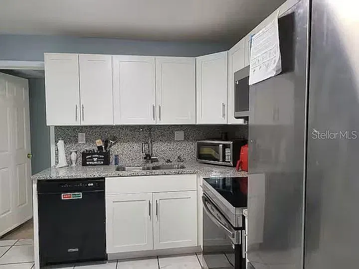 4 bed, 1378 sqft, $2,875 — Photo 2