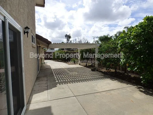 521 Vicki Pl — Photo 17