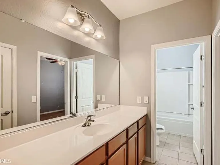 35359 N Donovan Dr — Photo 10