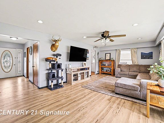 2nd image of 3036 E Miller Rd