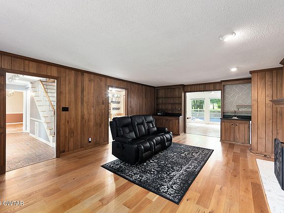 5th image of 110 Greenbriar Ln