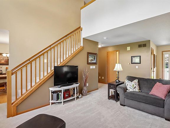 5th image of 110 E Weston Dr
