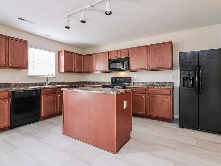 1345 Lowenstein St — Photo 8