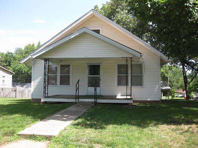 1st image of 411 E 1st St