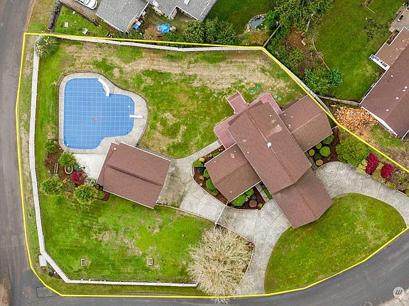 2nd image of 2915 Riverlea Drive SE
