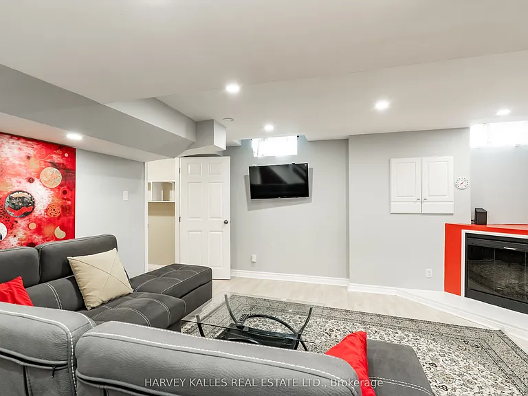 68 Nantucket Dr #BASEMENT — Photo 6