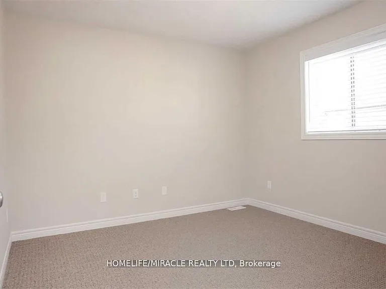 11 Sandybay Ave — Photo 20