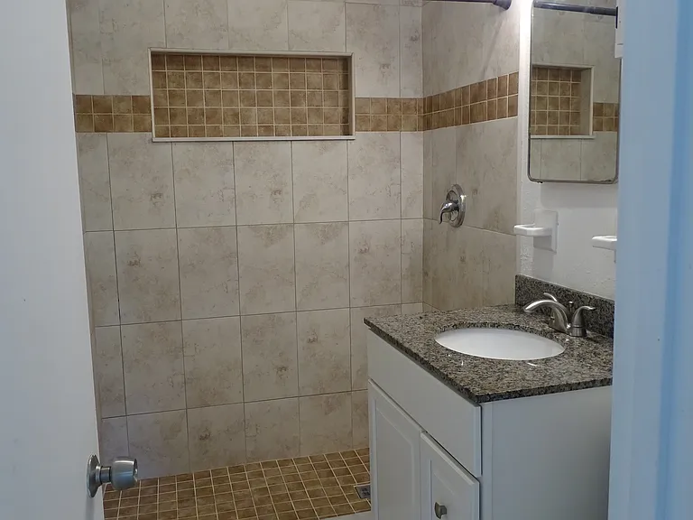 307 W University Blvd — Photo 15