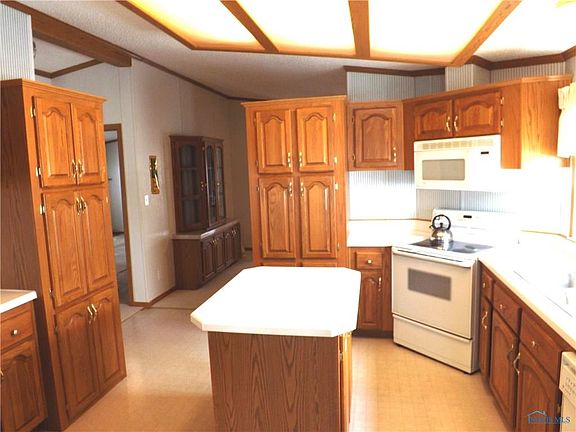5th image of 211 Turner St #1