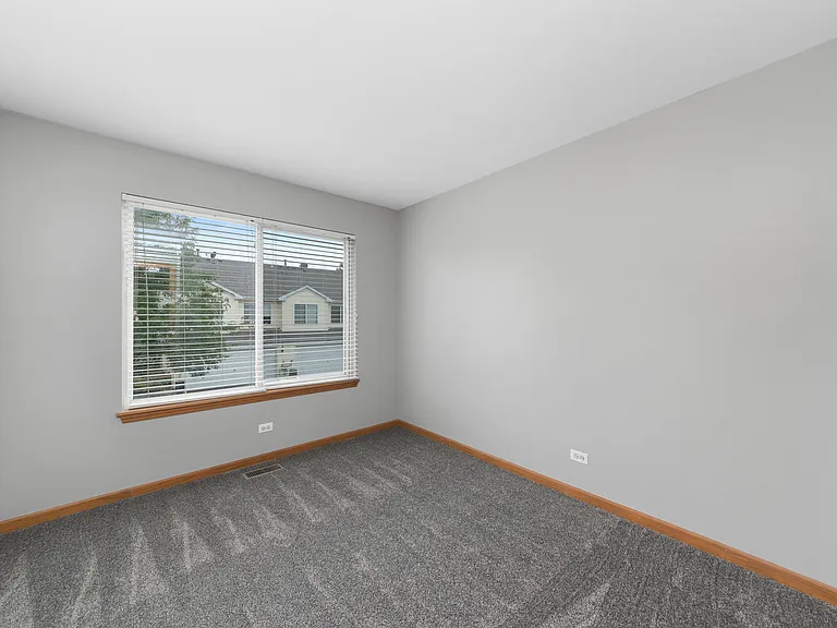 690 Lincoln Station Dr — Photo 11