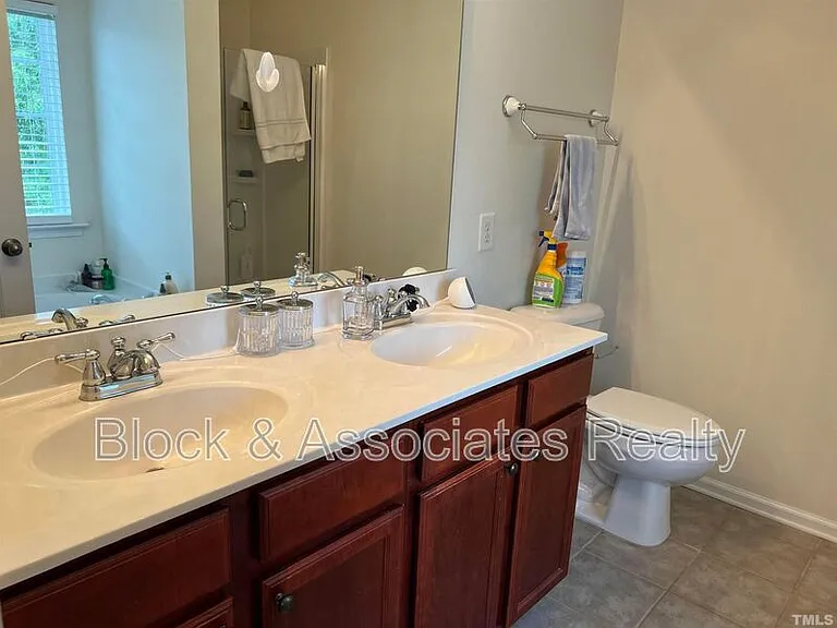 124 Longchamp Ln — Photo 12