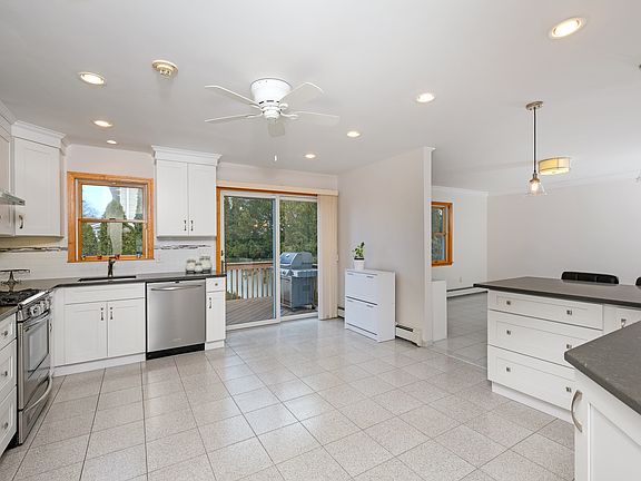 3rd image of 33 Lakeview Ave
