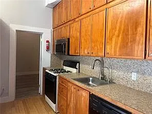 221 Commerce St #D — Photo 10