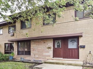 612 Maple Ct, Mount Prospect, IL 60056