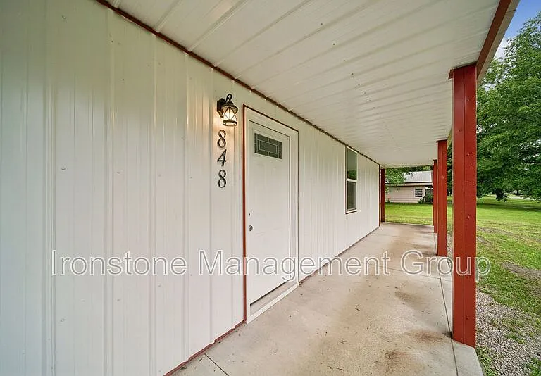 212 W Jackson Ave — Photo 2