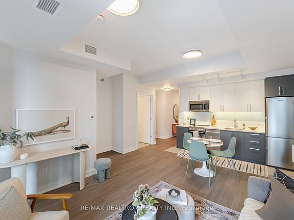 3rd image of 664 Spadina Ave #711