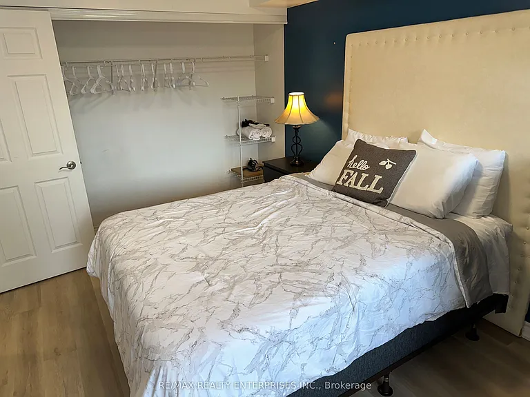 250 Wellington St W #436 — Photo 19