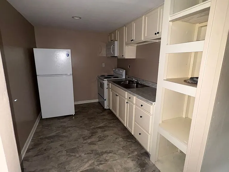 1129 N Three Notch St — Photo 4