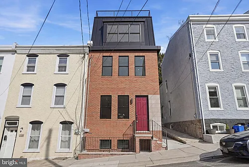 222 Hermitage St Photo 1