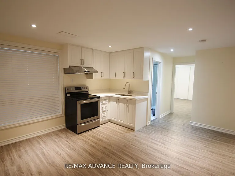 33 Carluke Cres #LOWER — Photo 7