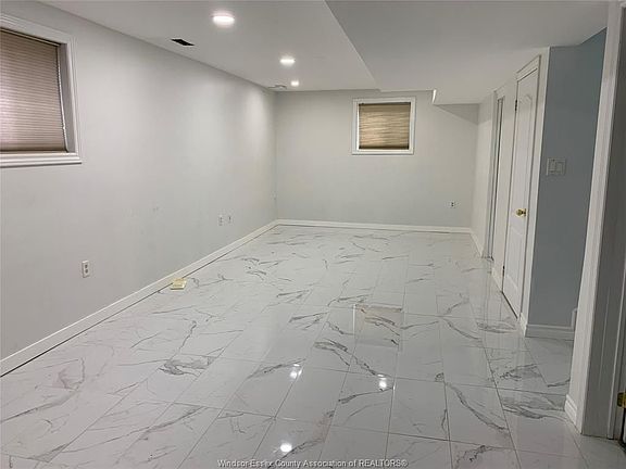 5th image of 241 King James Ave