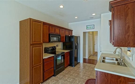 2nd image of 136 Gray Cliff Dr
