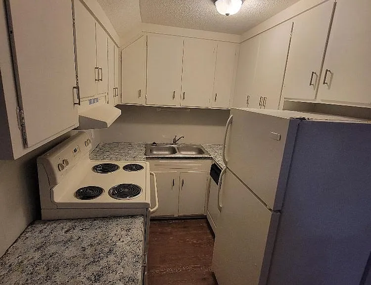19 W Grady St #9 — Photo 8