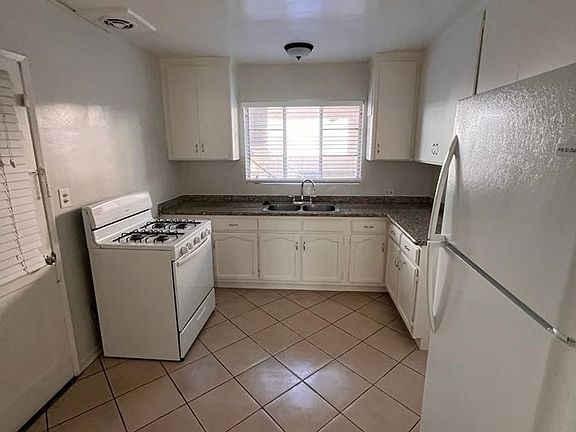 4th image of 4132-38 Somerset Dr #4132-3/4
