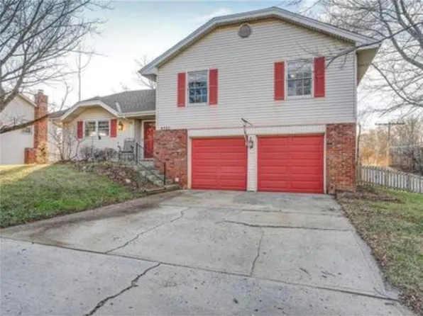 6732 NW Hidden Valley Rd, Parkville, MO 64152
