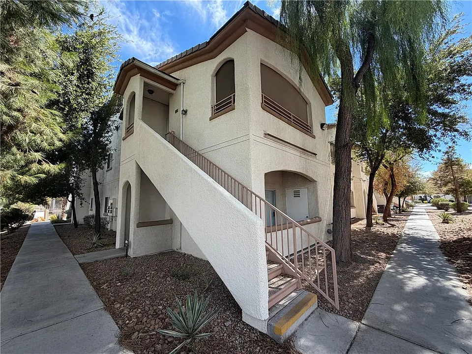 5655 E Sahara Ave #1004