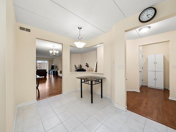 5th image of 430 Western Ave #601