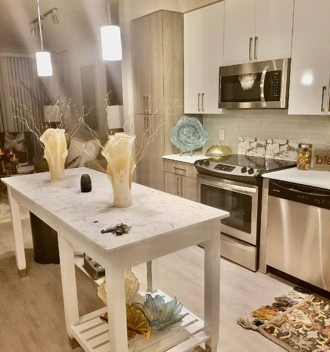 1 bed, 748 sqft, $2,400 — Photo 3