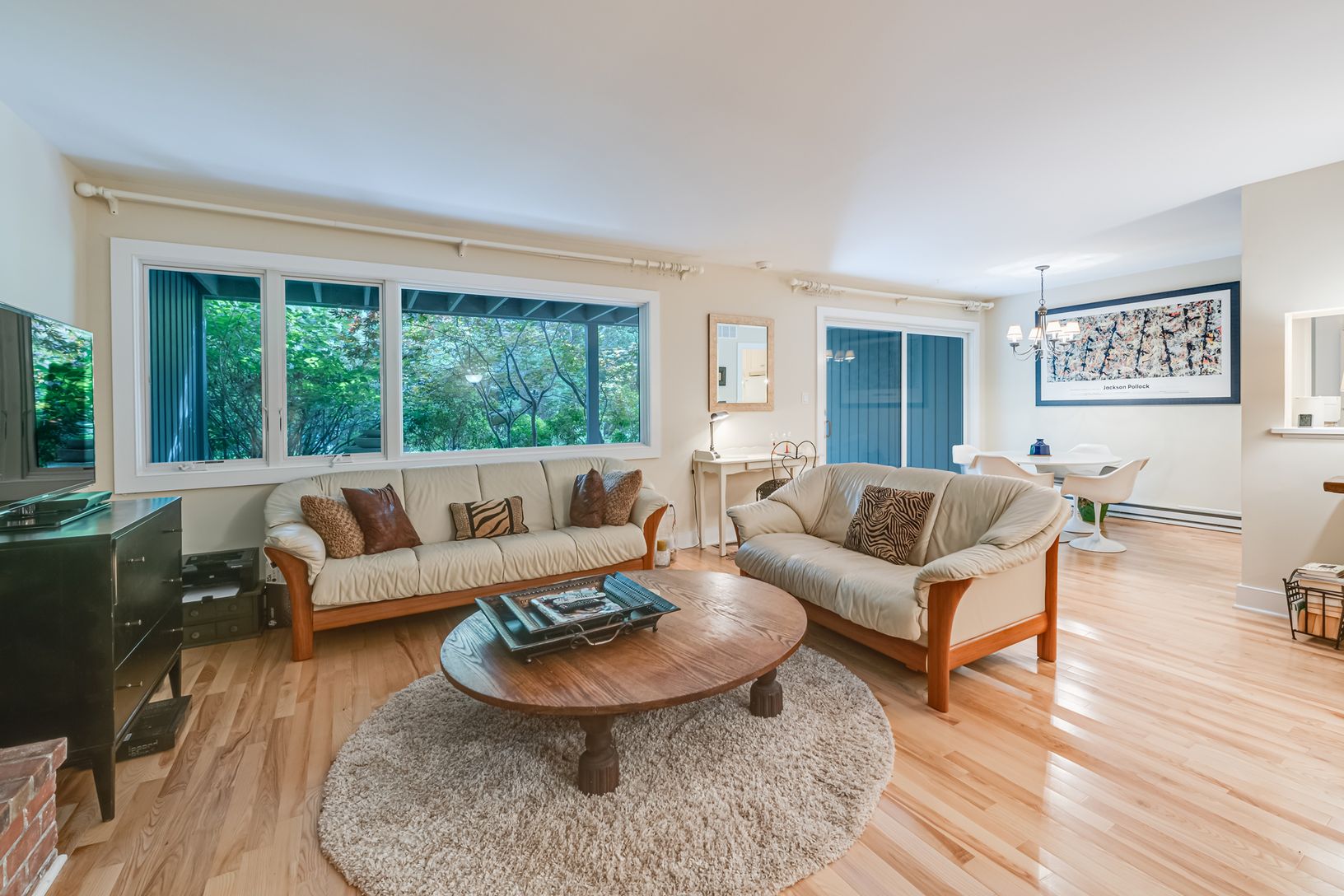  living room looking east