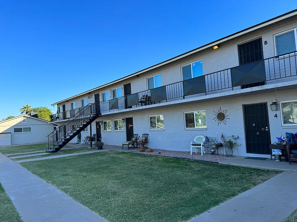 5437 W Orangewood Ave #3